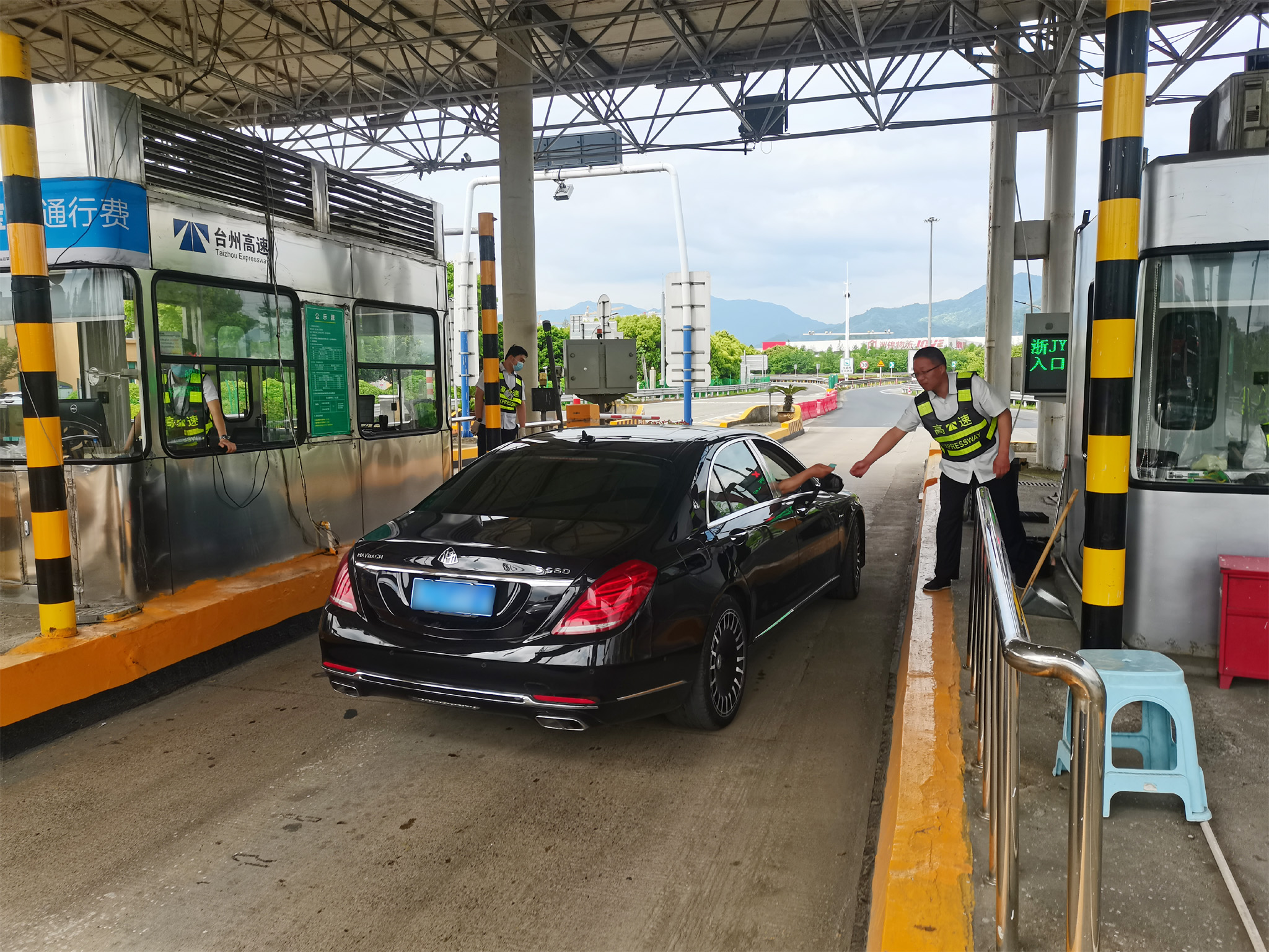 1682269975756372.jpg 一車(chē)道多系統(tǒng)使用現(xiàn)場(chǎng).jpg